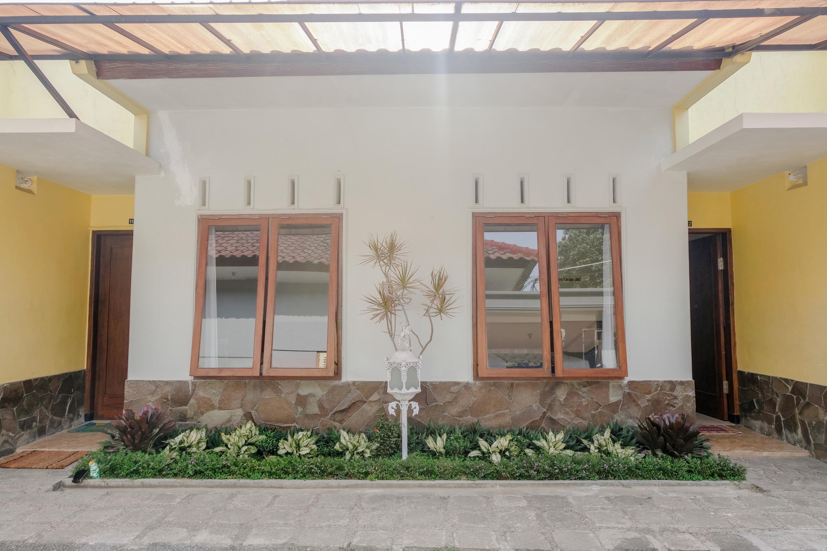 Oyo 1028 Garuda Residence Batu  Esterno foto